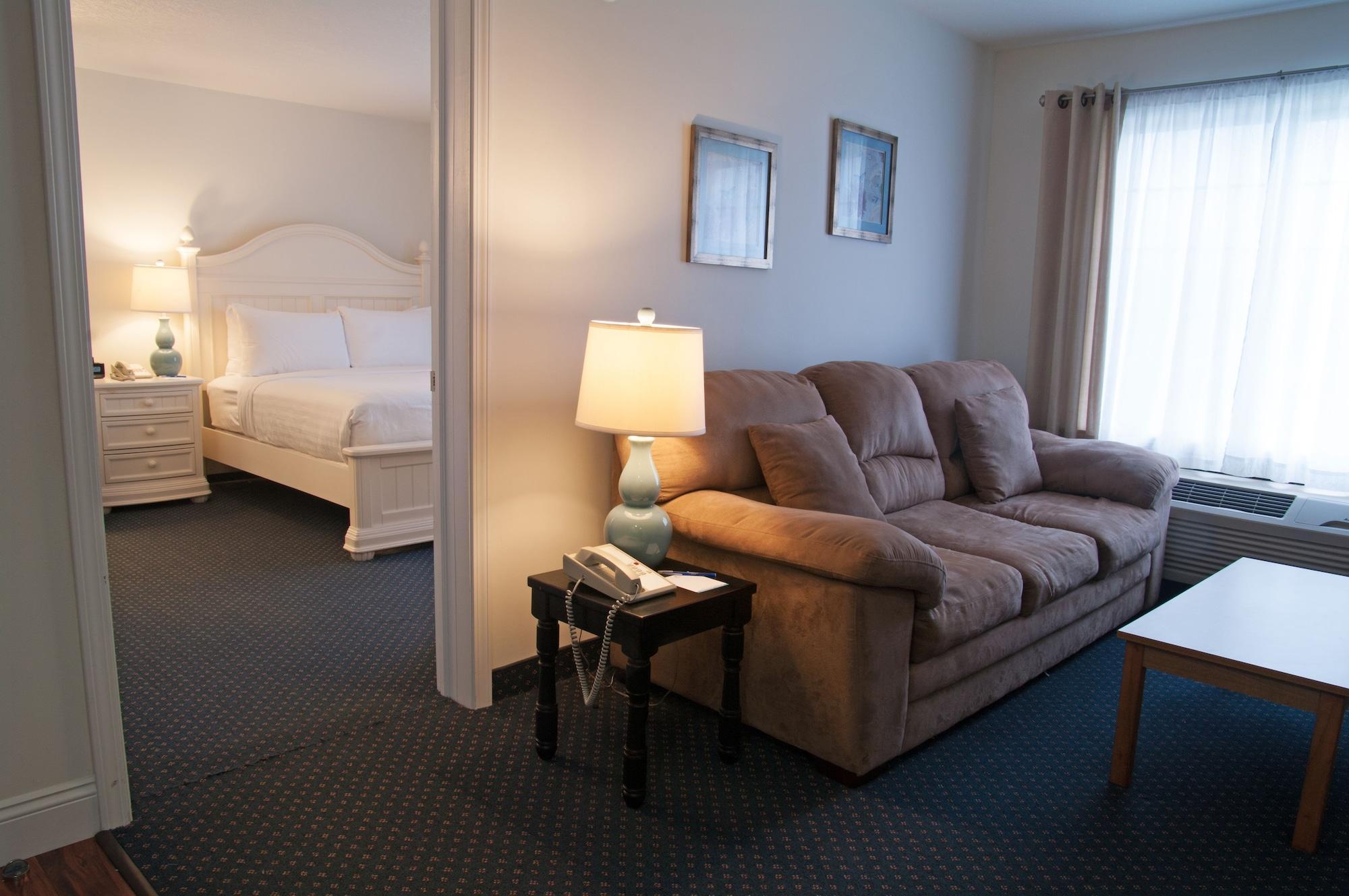 Charlevoix Inn & Suites Surestay Collection By Best Western Exterior photo