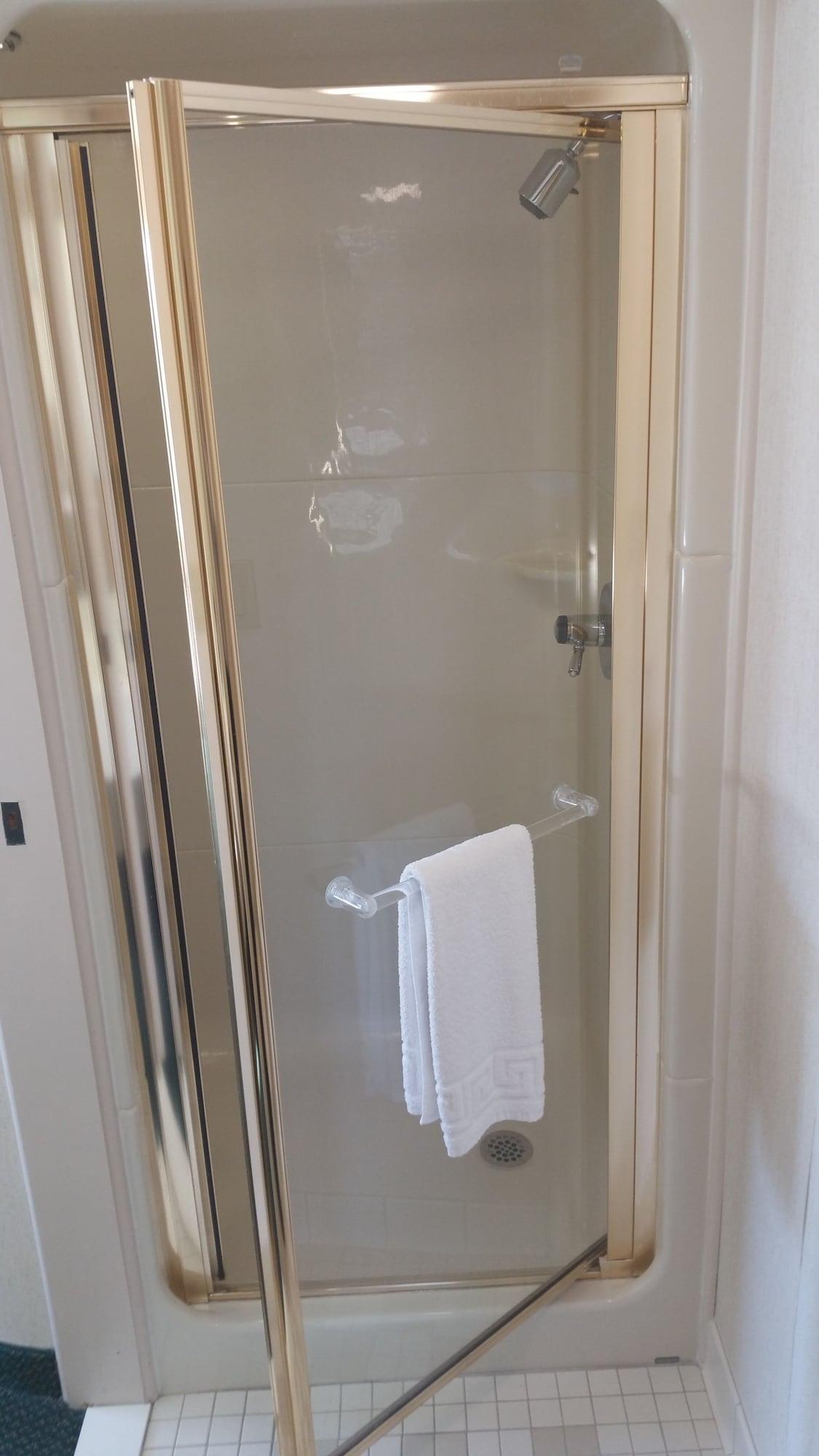Charlevoix Inn & Suites Surestay Collection By Best Western Exterior photo