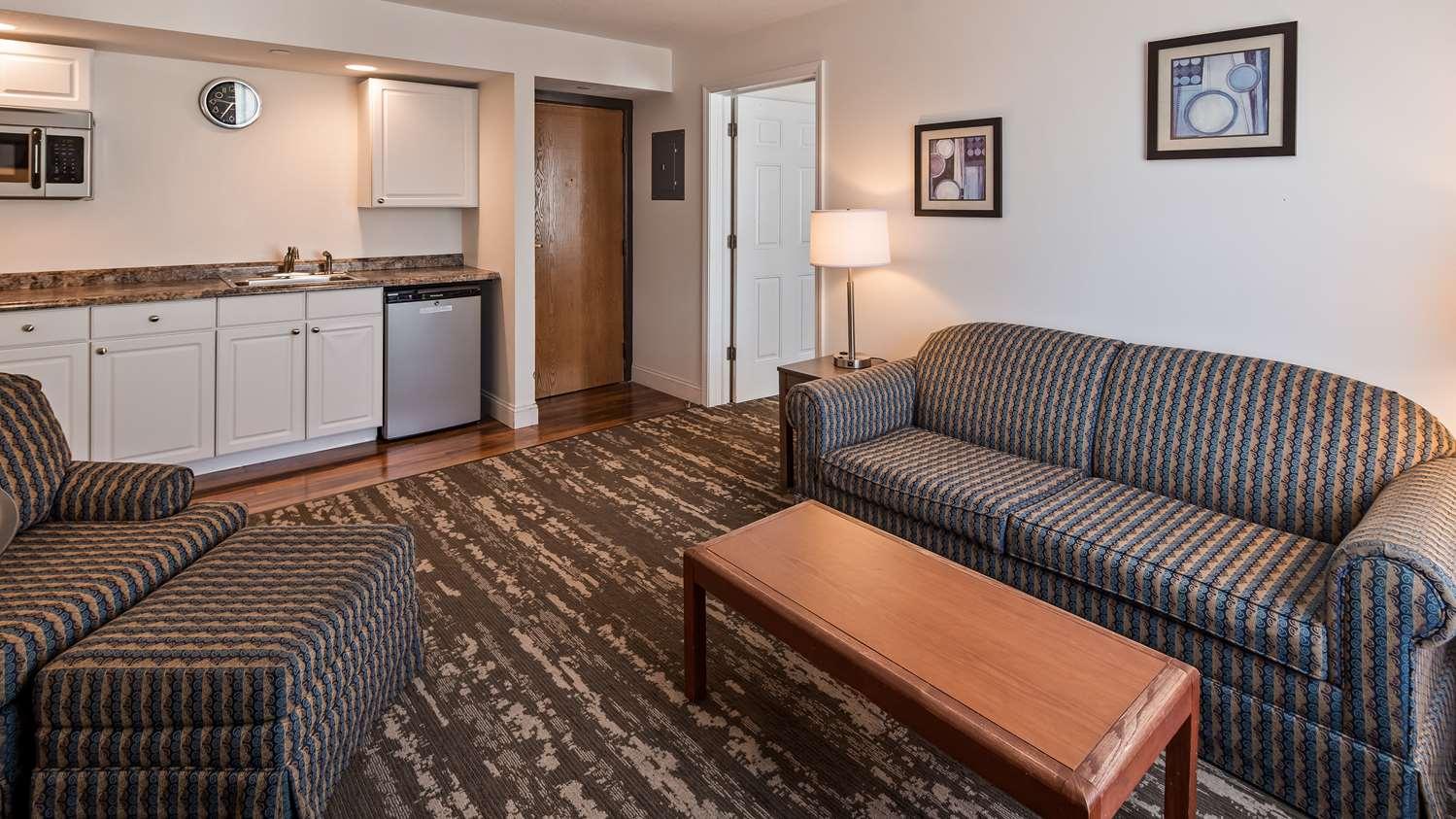 Charlevoix Inn & Suites Surestay Collection By Best Western Exterior photo