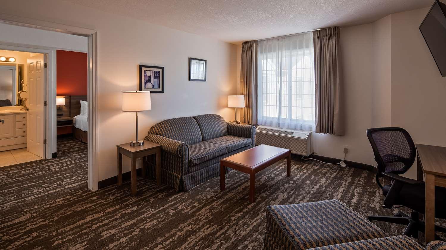 Charlevoix Inn & Suites Surestay Collection By Best Western Exterior photo