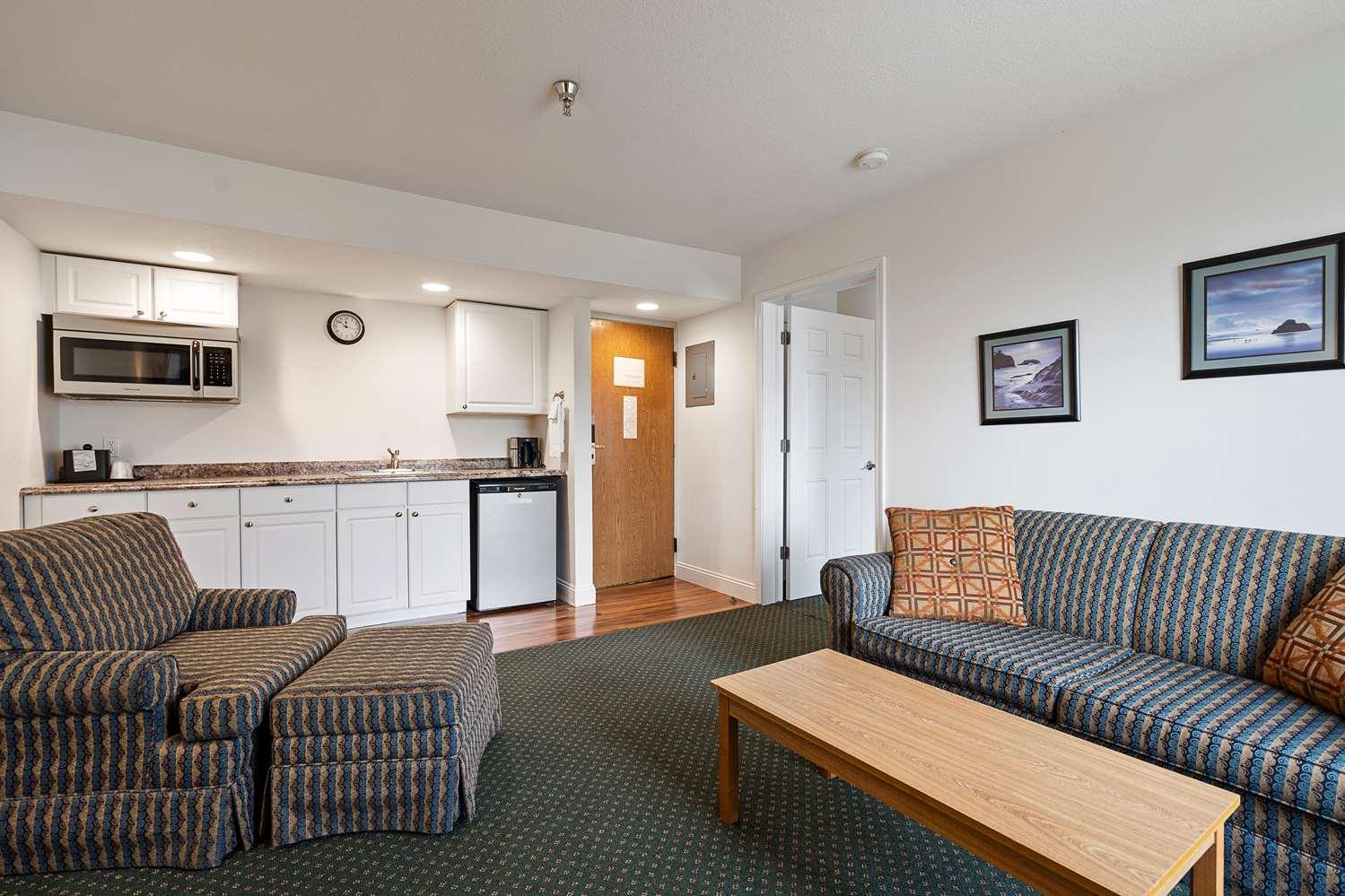 Charlevoix Inn & Suites Surestay Collection By Best Western Exterior photo